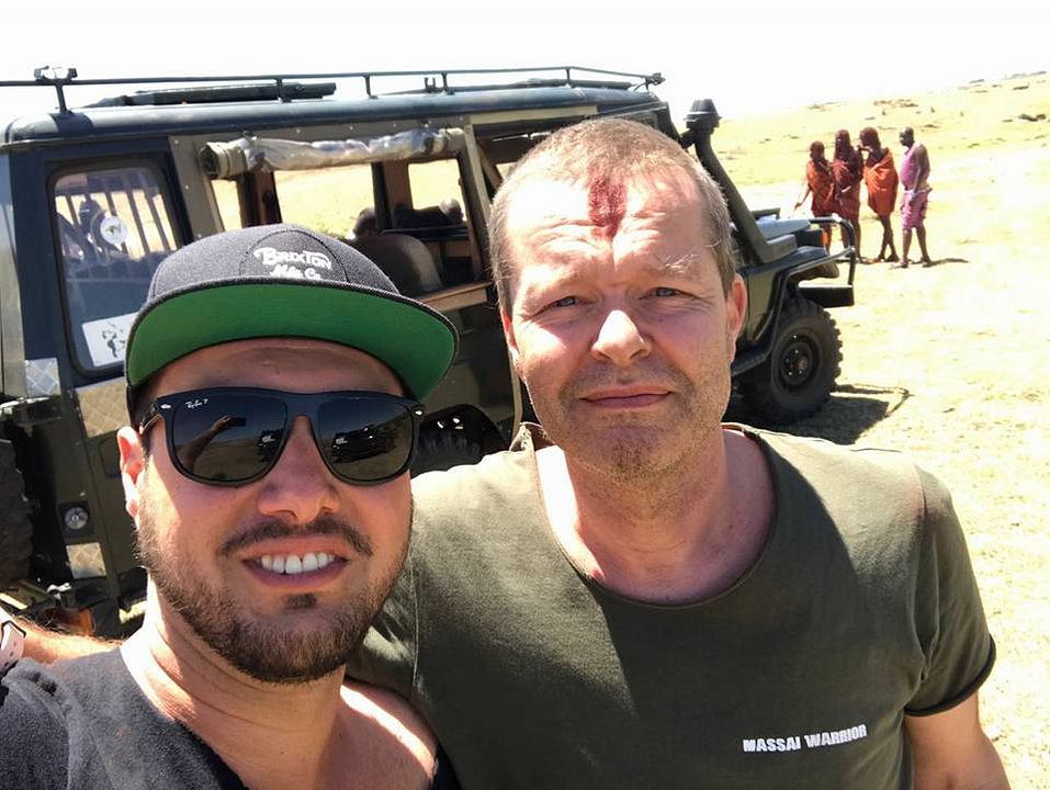 Der weiße Massai Krieger : Bild