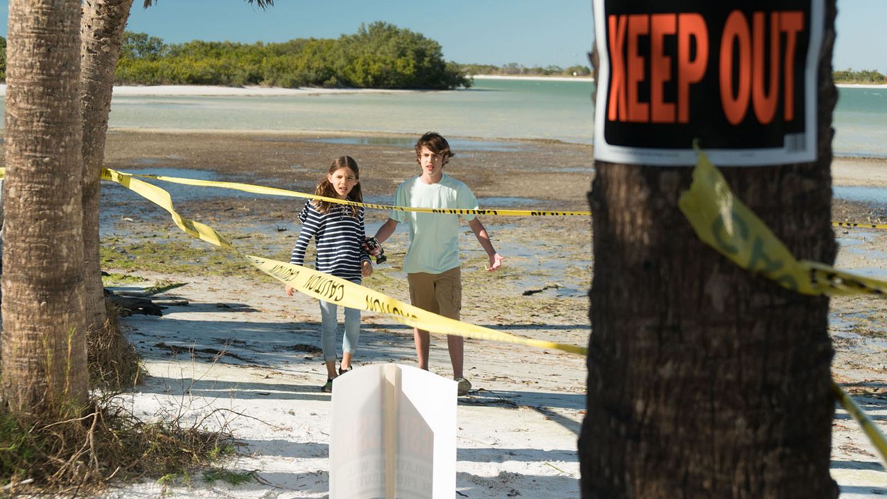 Bernie, der Delfin : Bild Lola Sultan, Logan Allen