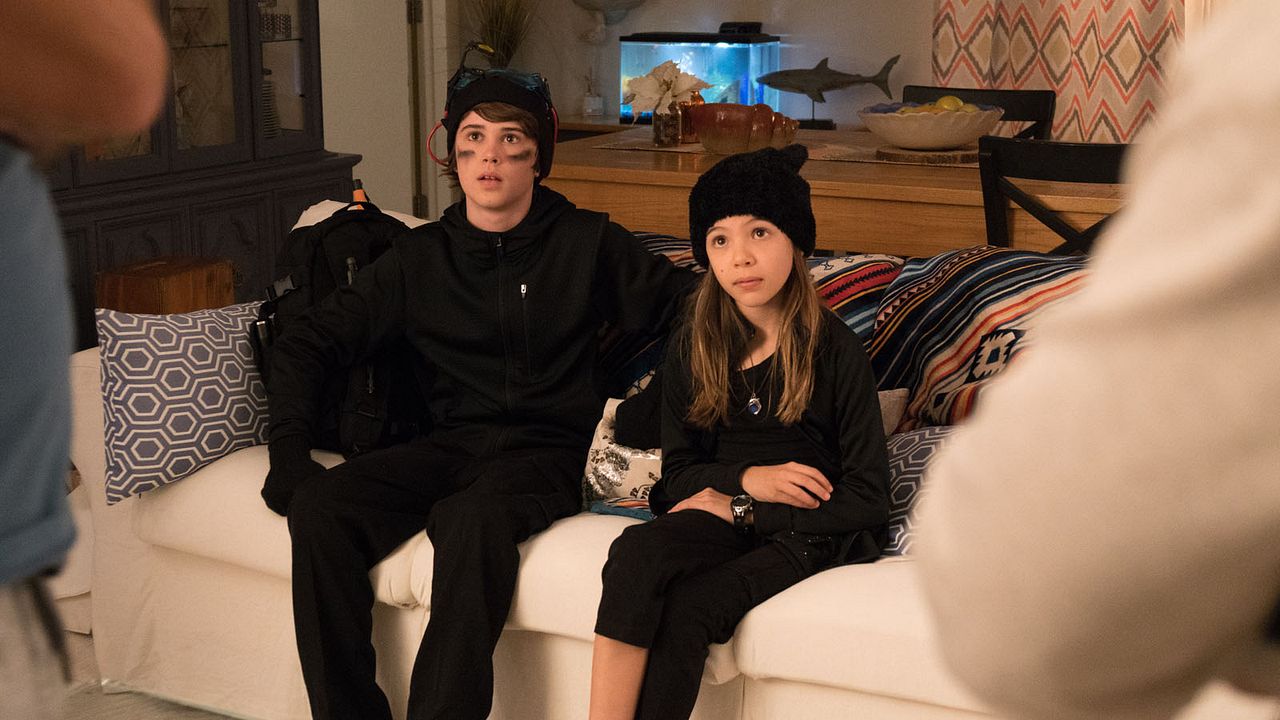 Bernie, der Delfin : Bild Lola Sultan, Logan Allen