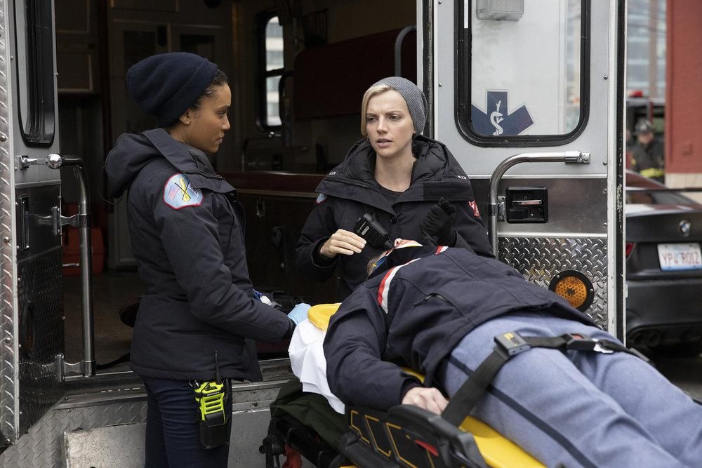 Chicago Fire : Bild Annie Ilonzeh, Kara Killmer