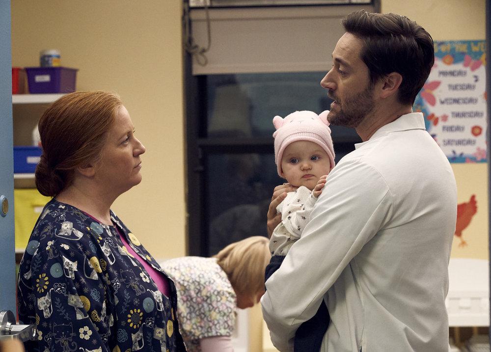 New Amsterdam : Bild Kerry Flanagan, Ryan Eggold