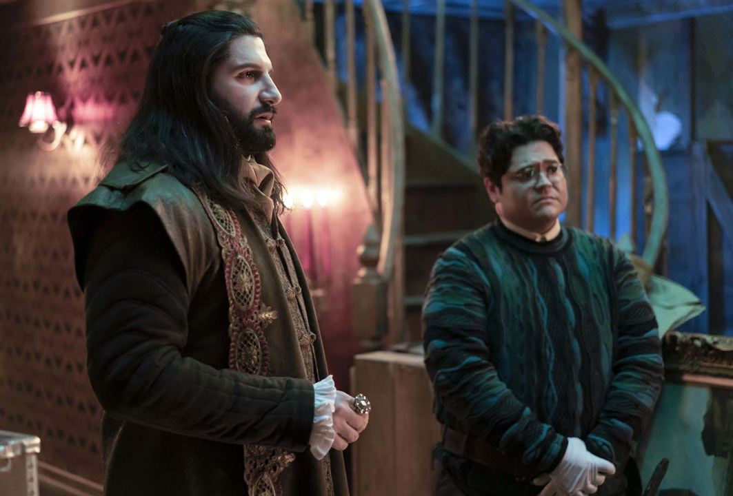 What We Do In The Shadows : Bild Kayvan Novak, Harvey Guillen