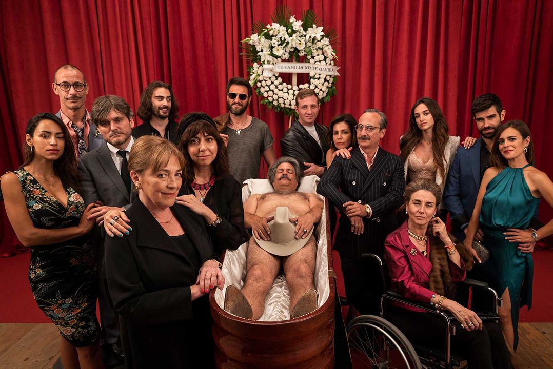 Bild María de Nati, Carmen Ruiz, Salva Reina, Carmen Maura, Javier Coll, Roberto Mateos, Mona Martínez, Michael John Treanor, Ibrahim Al Shami