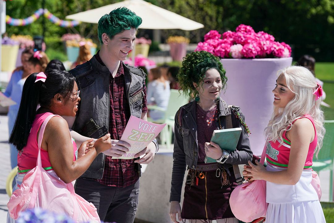 Z-O-M-B-I-E-S 2 : Bild Meg Donnelly, Kylee Russell, Carla Jeffery, Milo Manheim