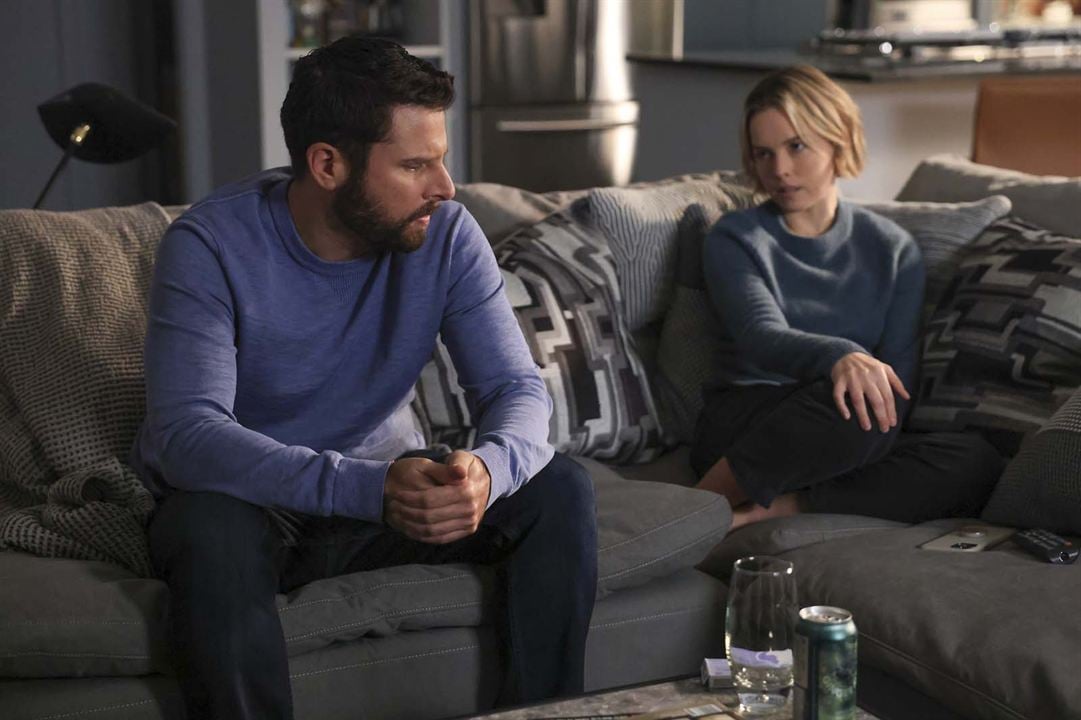 A Million Little Things : Bild James Roday Rodriguez, Allison Miller