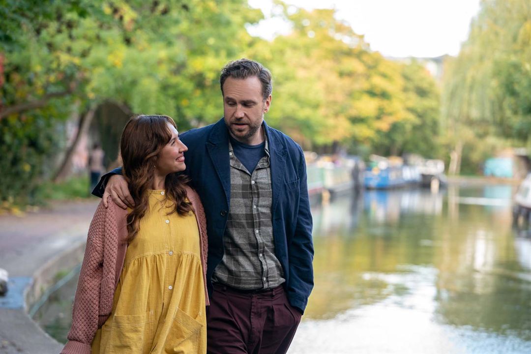 Trying : Bild Rafe Spall, Esther Smith