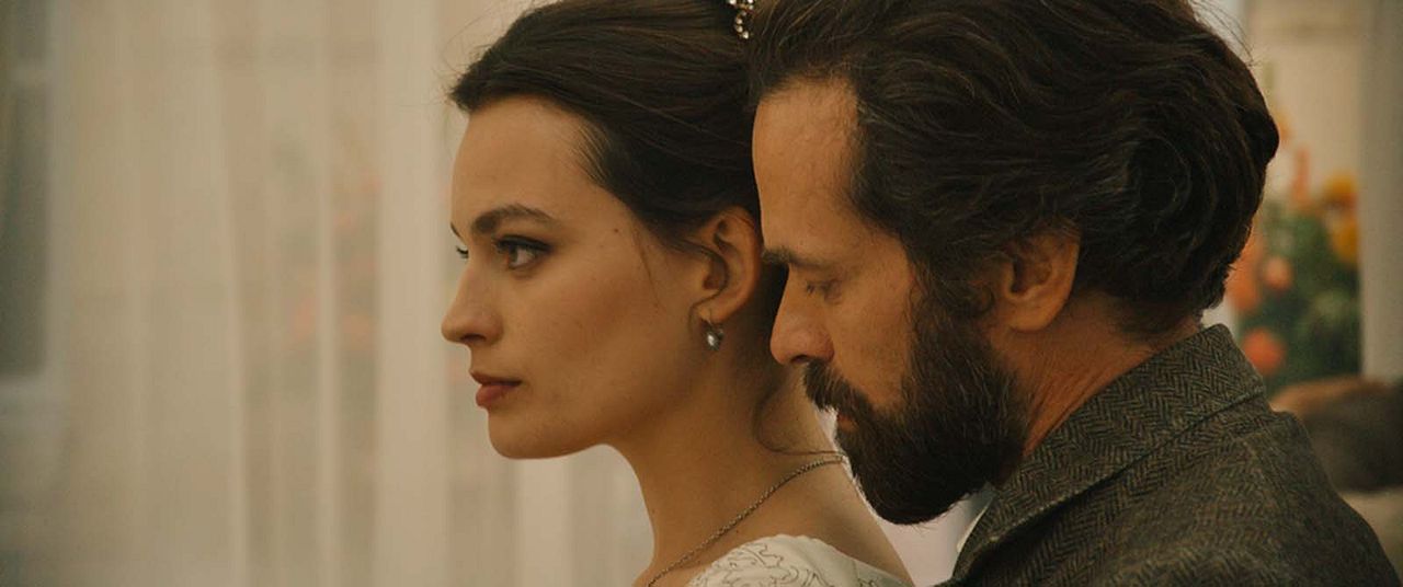 Eiffel In Love : Bild Emma Mackey, Romain Duris