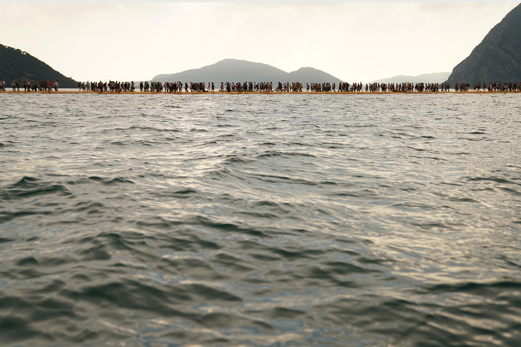 Christo - Walking On Water : Bild