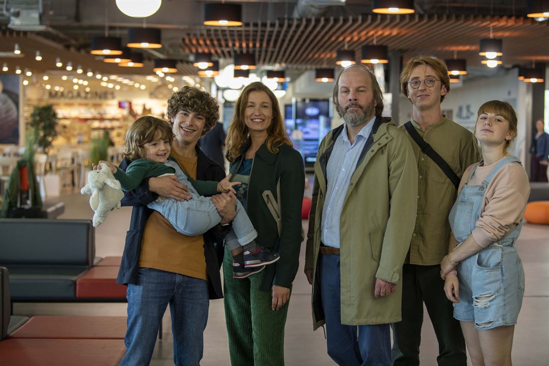 Madame Annie und ihre Familie : Bild Matteo Perez, Alexandra Lamy, Joaquim Fossi, Chloé Barkoff-Gaillard, Philippe Katerine