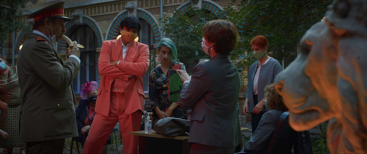 Bad Luck Banging Or Loony Porn : Bild