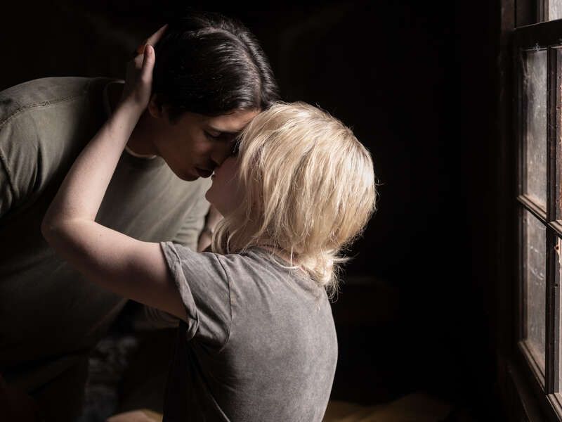 Yellowjackets : Bild Kevin Alves, Sophie Thatcher