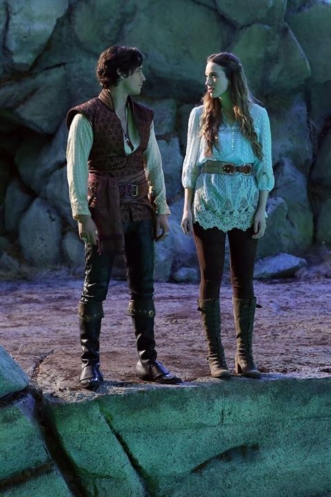 Once Upon A Time In Wonderland : Bild Sophie Lowe, Peter Gadiot