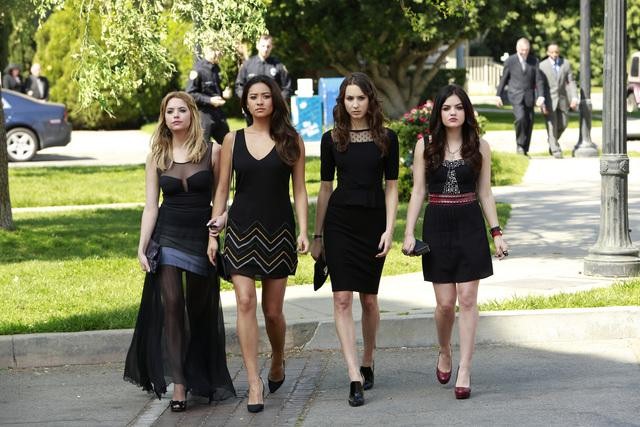 Pretty Little Liars : Bild Shay Mitchell, Ashley Benson, Troian Bellisario, Lucy Hale