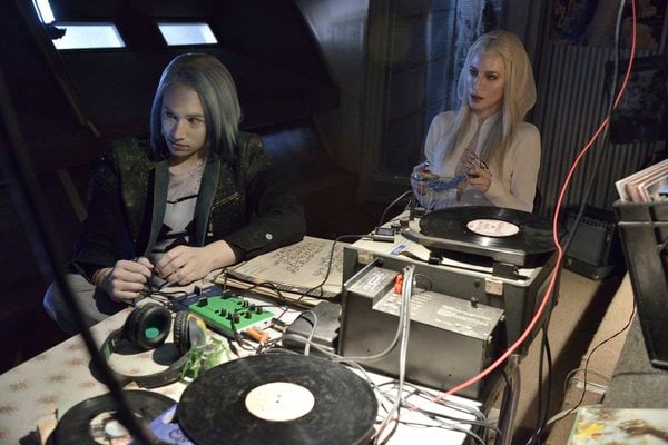 Defiance : Bild Jaime Murray, Jesse Rath