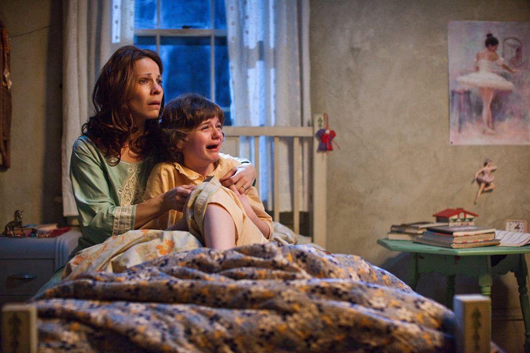 Conjuring - Die Heimsuchung : Bild Lili Taylor, Joey King