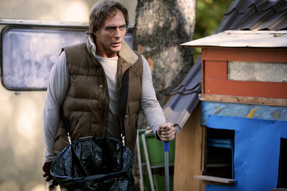 Crossing Lines : Bild William Fichtner