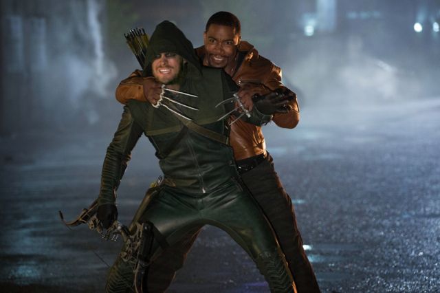 Arrow : Bild Michael Jai White, Stephen Amell