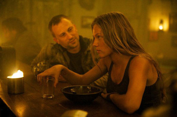 Revolution (2012) : Bild Tracy Spiridakos, Jeff Swearingen