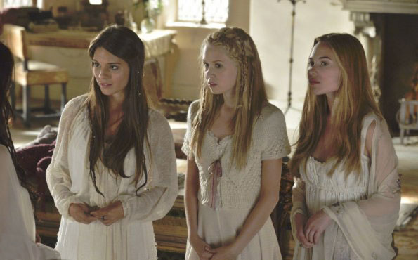 Reign : Bild Caitlin Stasey, Celina Sinden, Jenessa Grant