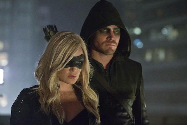 Arrow : Bild Caity Lotz, Stephen Amell