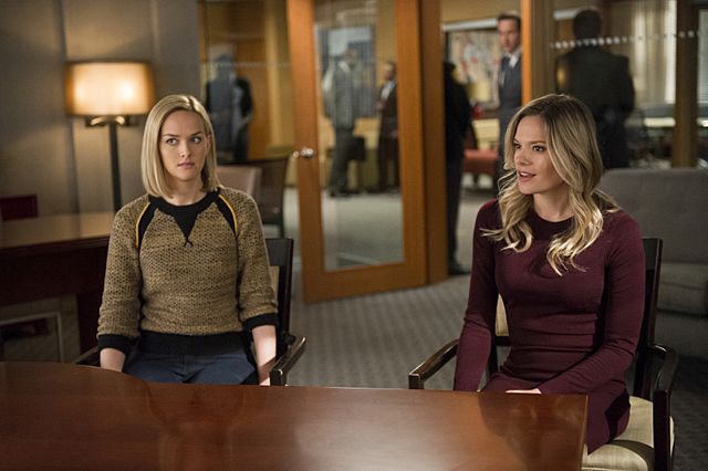 Good Wife : Bild Jess Weixler, Tonya Glanz