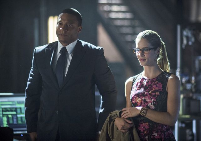 Arrow : Bild David Ramsey, Emily Bett Rickards