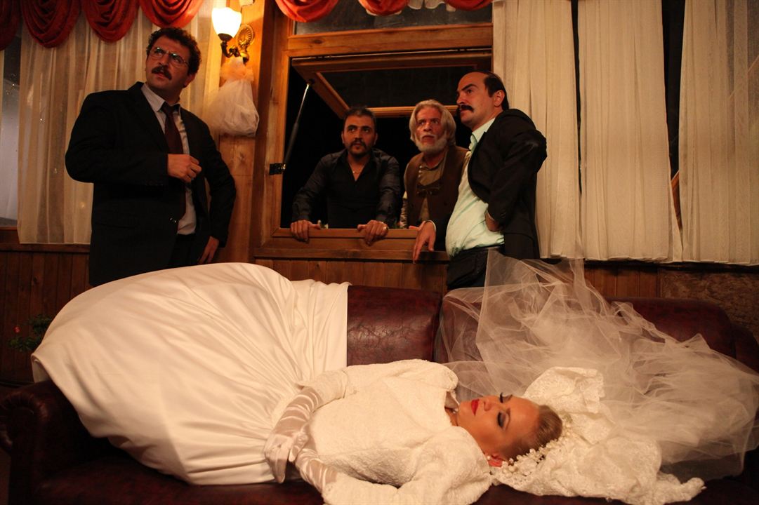 Düğün Dernek - Der Hochzeitsverein : Bild Murat Cemcir, Ahmet Kural, Jelena Božić, Şinasi Yurtsever, Barış Yıldız