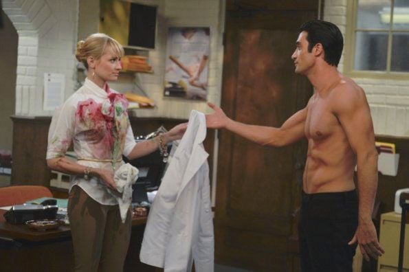 2 Broke Girls : Bild Gilles Marini, Beth Behrs