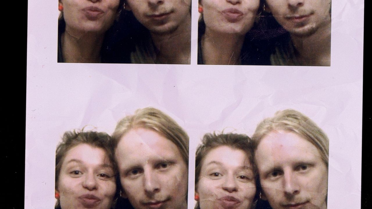 How to Save a Dead Friend : Bild