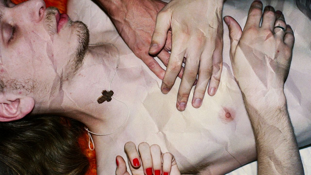 How to Save a Dead Friend : Bild