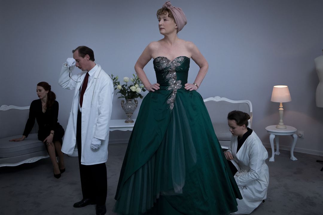 Mrs. Harris und ein Kleid von Dior : Bild Roxane Duran, Lesley Manville, Bertrand Poncet