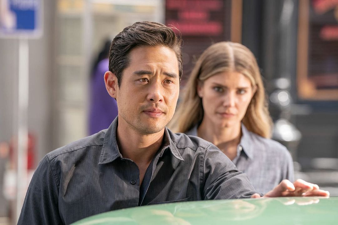 Quantum Leap (2022) : Bild Raymond Lee, Caitlin Bassett