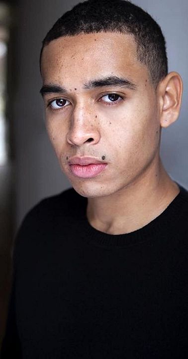 Kinoposter Ezra Elliott