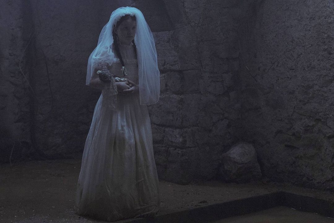 The Communion Girl : Bild