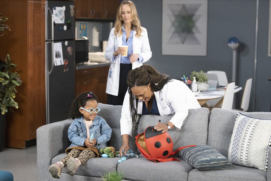 Grey's Anatomy - Die jungen Ärzte : Bild Chandra Wilson, Kim Raver