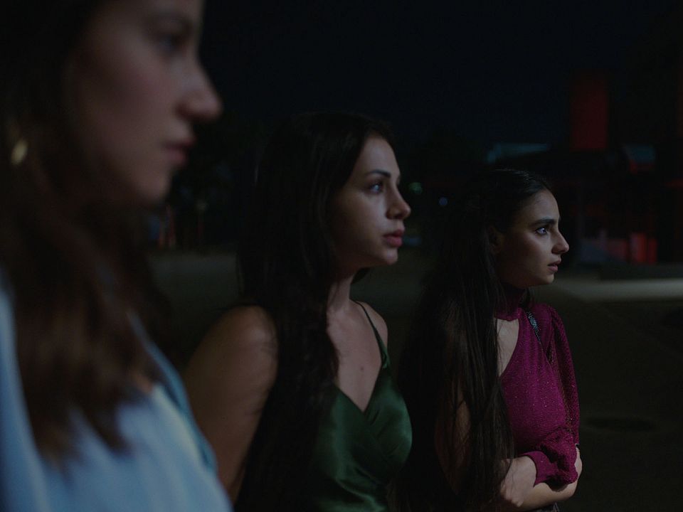 Elaha : Bild Cansu Leyan, Bayan Layla