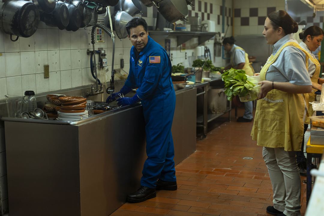 A Million Miles Away : Bild Michael Peña