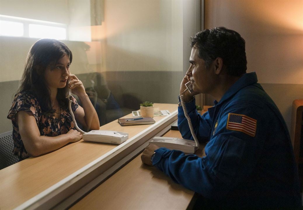 A Million Miles Away : Bild Rosa Salazar, Michael Peña