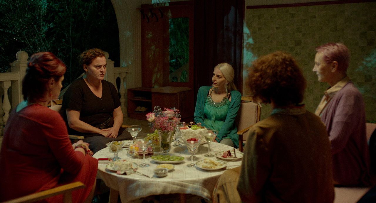 Amsel im Brombeerstrauch : Bild Eka Chavleishvili