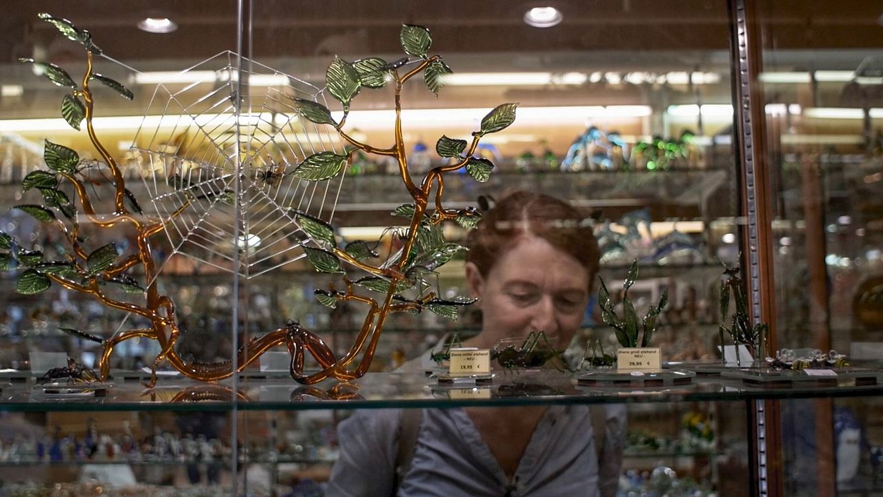 Hunter from Elswhere – Eine Reise mit Helen Britton : Bild