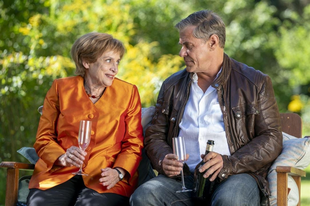 Miss Merkel – Ein Uckermark-Krimi: Mord auf dem Friedhof : Bild