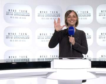 Die Crew der Enterprise ist in Berlin gelandet und Nurcan ist dem Ruf gefolgt. Auf der Premiere zu "Star Trek Into Darkness" erfährt sie dann auch gleich ein dunkles Geheimnis, dass fast alle "Crew-Mitglieder" teilen. Außerdem gibt's für euch noch "Stoker" von "Oldboy"-Regisseur Park Chan-wook, den wir euch wärmstens empfehlen können.