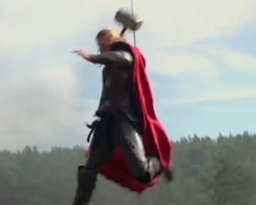 Trailer zum Marvel-Phase-Two-Preview-Video. Das komplette Video mit einem Vorgeschmack auf "Iron Man 3", "Thor 2 - The Dark World", "Captain America 2: The Winter Soldier", "Guardians Of The Galaxy", "Marvel's The Avengers 2" sowie "Ant-Man" aus Phase 3 gibt es nur in dem in den USA erhältlichen Blu-ray-Boxset "Marvel Cinematic Universe: Phase One - Avengers Assembled"