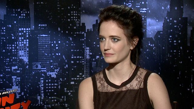 Josh Brolin gesteht, dass er zwar die gleiche Rolle spielt wie Clive Owen im ersten Teil von "Sin City", er ihn aber nicht angerufen hat. Und Eva Green verrät uns ihre Inspirationen für die eiskalte Ava Lord.