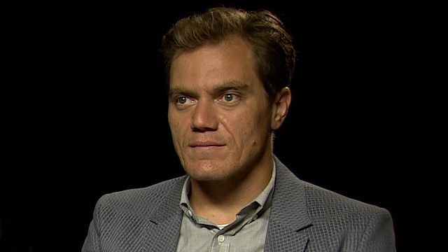 In unserem Fan-Fragen Interview zu "Man Of Steel" erklären Zack Snyder und Amy Adams, inwieweit Christopher Nolan am Film beteiligt war. Russell Crowe erzählt an welcher Stelle er Superman unter allen anderen Superhelden sieht, während Henry Cavill, Michael Shannon und Antje Traue erzählen, wer wohl im Kampf zwischen Batman und Superman als Sieger hervorgehen würde.
