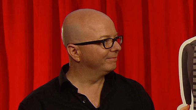 In unserem Interview zu "Ich - Einfach unverbesserlich 2" erzählt uns Oliver Rohrbeck wie er dazu steht, dass für die Synchronisierung von Animationsfilmen aufgrund von Werbezwecken vermehrt auf Musiker und Sportler zurückgegriffen wird, anstatt auf professionelle Synchronsprecher. Martina Hill erklärt inwieweit sich das Parodieren von Leuten vom Synchroniseren für Animationsfilme unterscheidet.