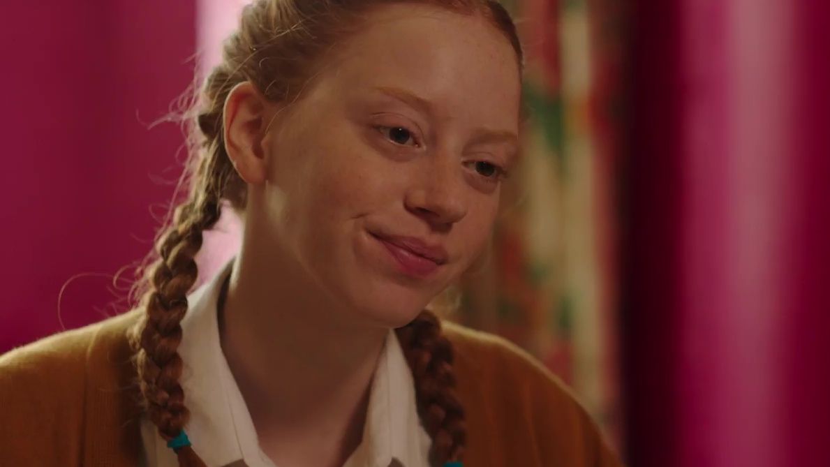 Pin Cushion Trailer Pin Cushion Trailer (2) OV FILMSTARTS.de