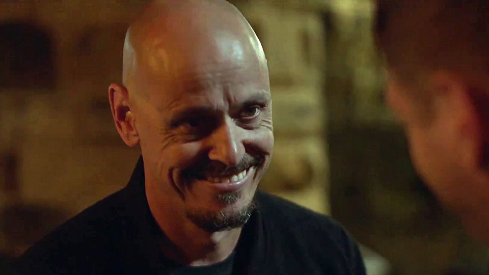 Mr. Inbetween Trailer OV Trailer Mr. Inbetween FILMSTARTS.de