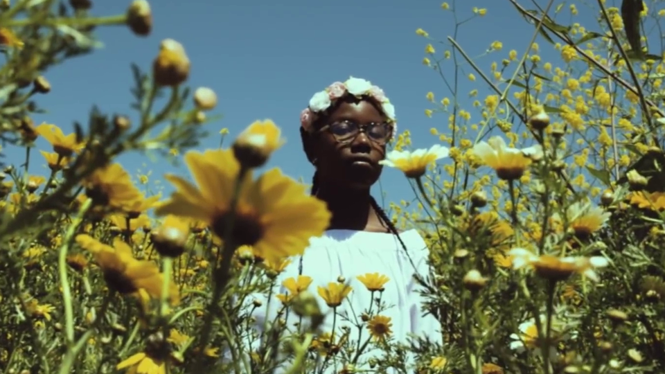 A Love Song for Latasha Trailer A Love Song for Latasha Trailer OV FILMSTARTS.de